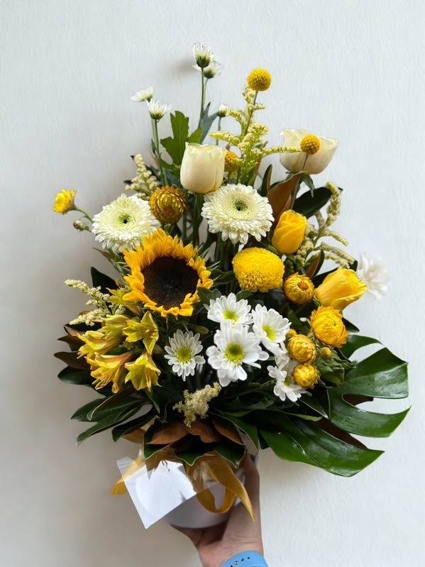 Lemon Meringue Medium Arrangement