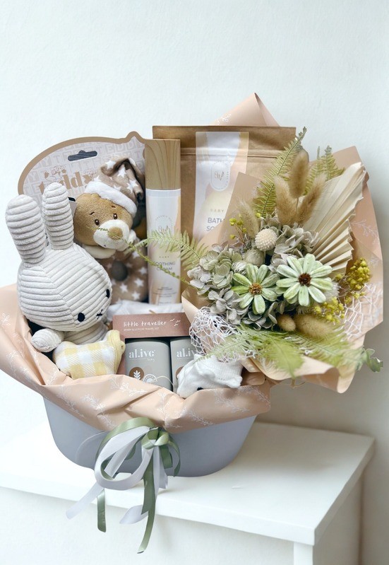Neutral baby Gift Basket
