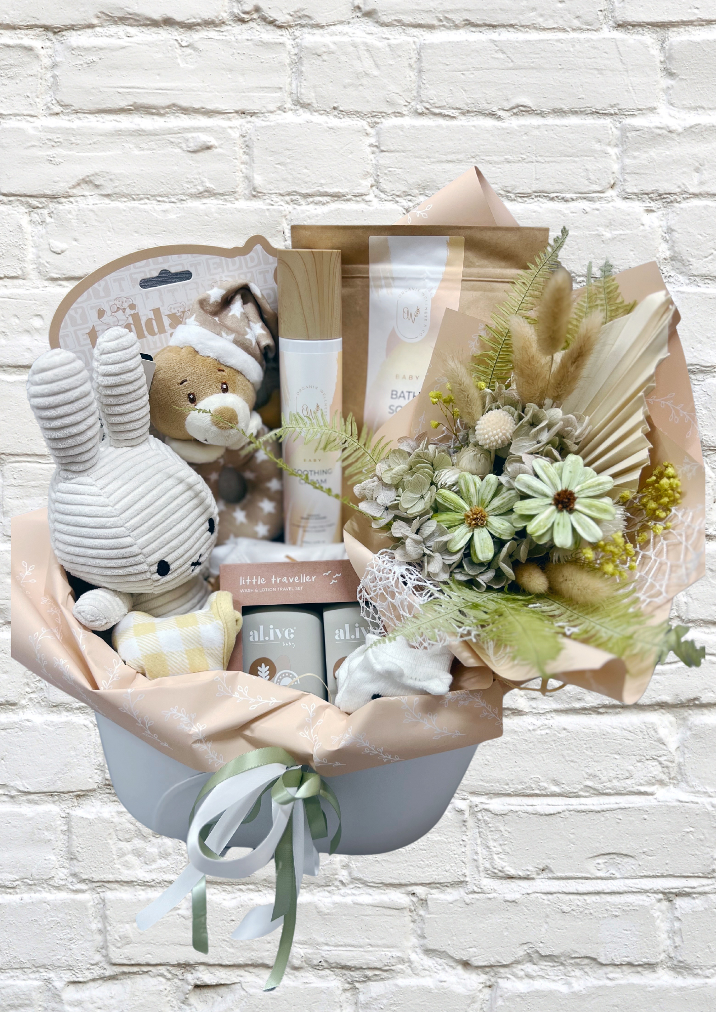 Neutral baby Gift Basket