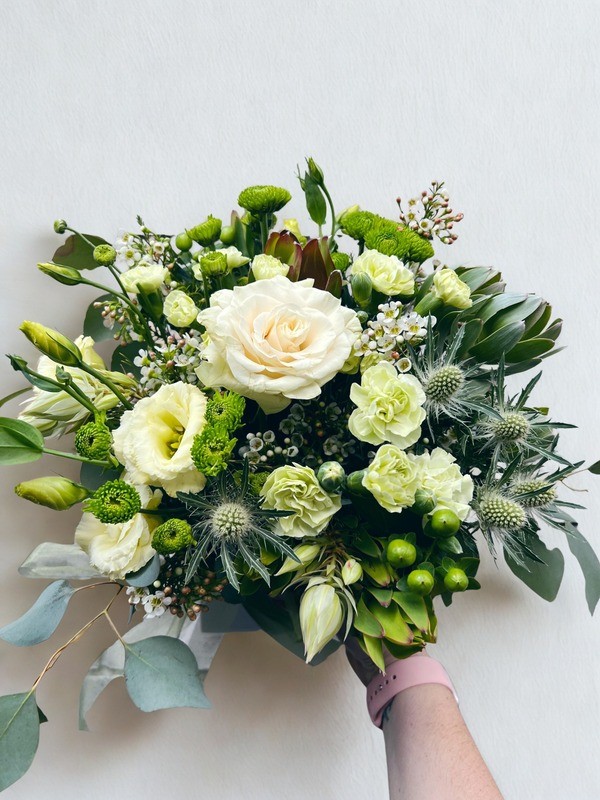 Pistachio Cheesecake Small Arrangement