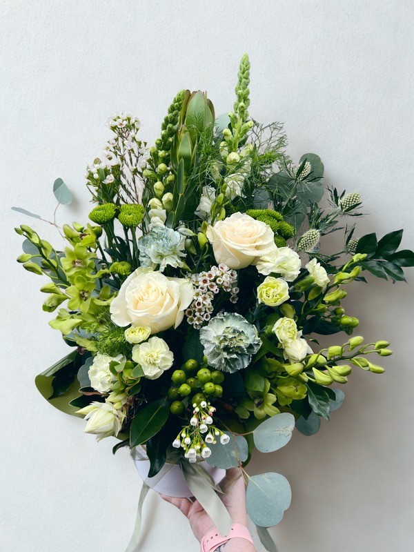 Pistachio Cheesecake Medium Arrangement