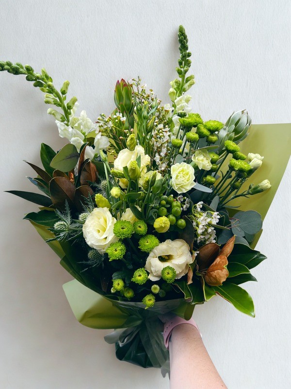 Pistachio Cheesecake Small Bouquet