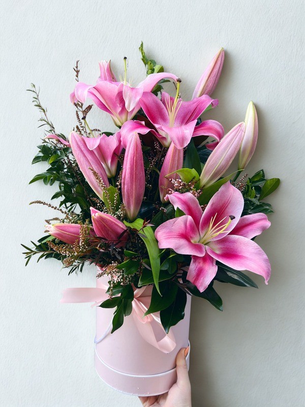 Lily Sugar Cookie Medium Arrangement