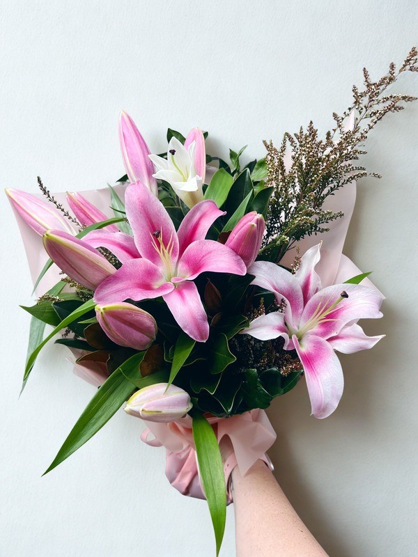 Lily Sugar Cookie Small Bouquet