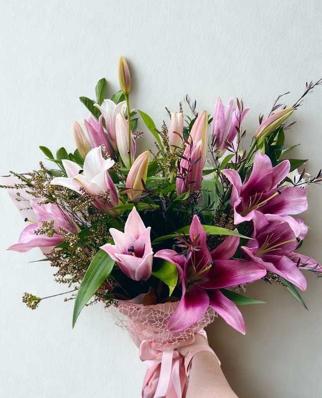 Lily Sugar Cookie Large Bouquet