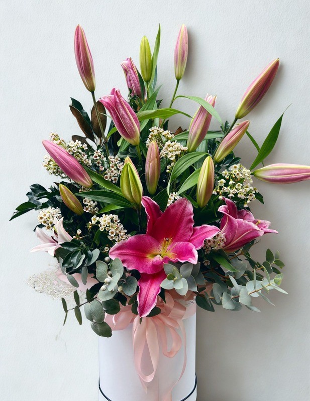 Lily Sugar Cookie Large Arrangement