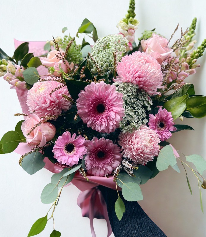 Raspberry Roulade Large Bouquet