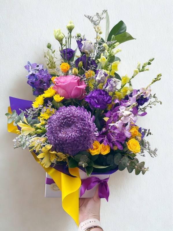 Passionfruit Gelato Medium Arrangement