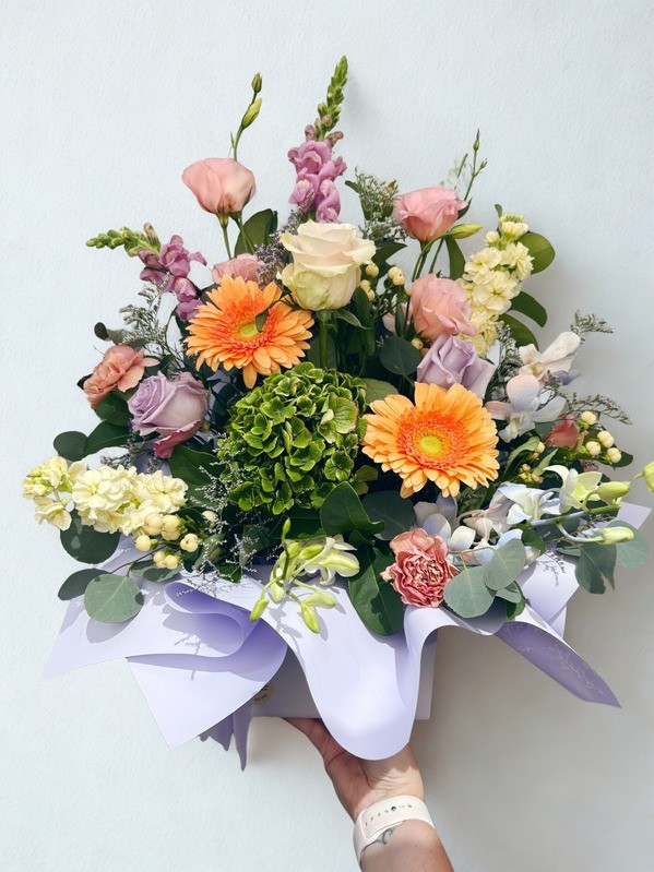 Macaron Medium Arrangement