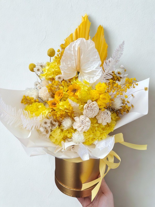 Lemon Meringue Dried Arrangement